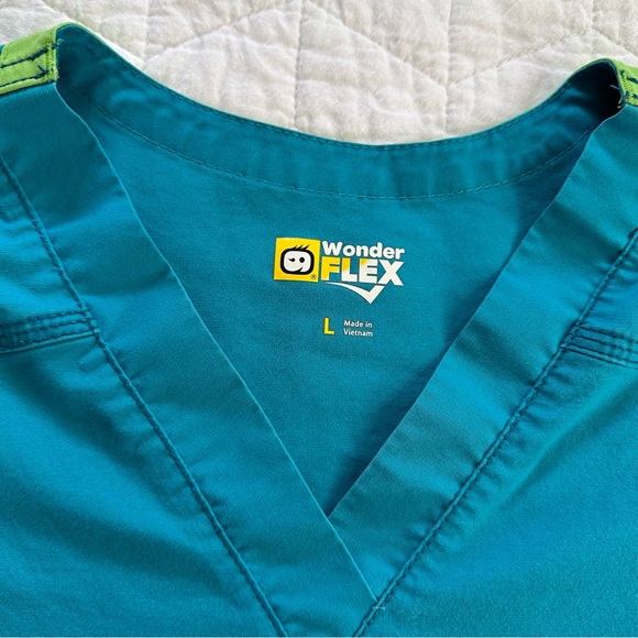 DONATE ALERT WonderWink Teal Scrub Top - Picture 3 of 4